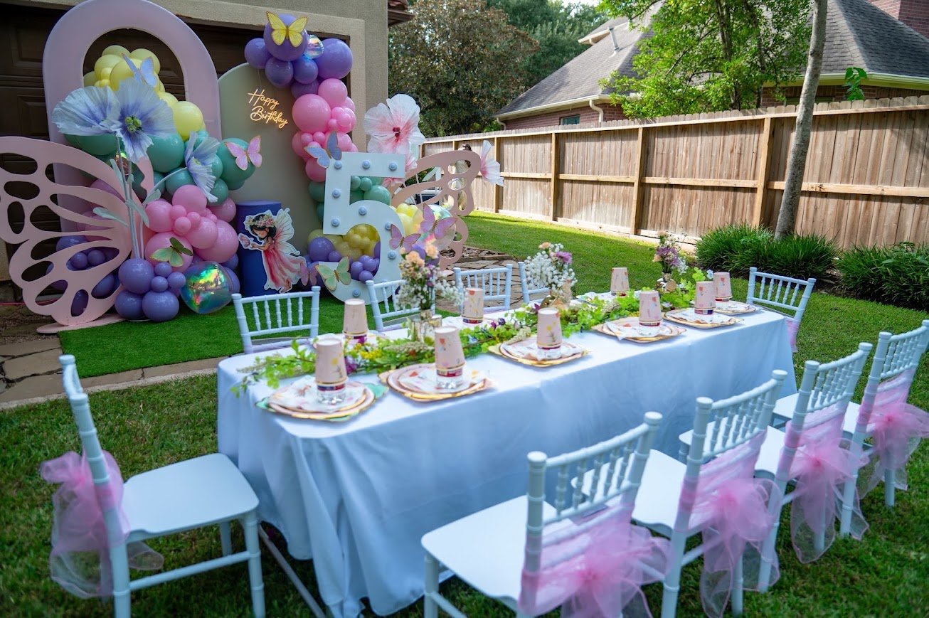 Kid’s tables & chairs